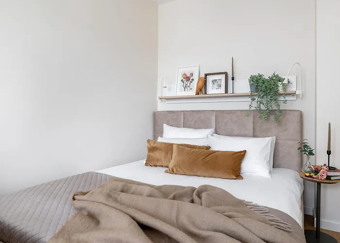 Ts Gold New Town & Free Private Parking